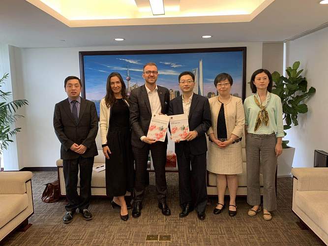 Meeting with SCOFCOM DDG Yang Chao on Key Findings of 2019 Business Confidence Survey